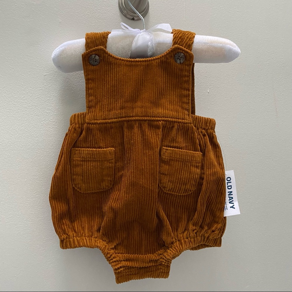 Old Navy Picture Perfect Baby Corduroy romper size 0-3 M